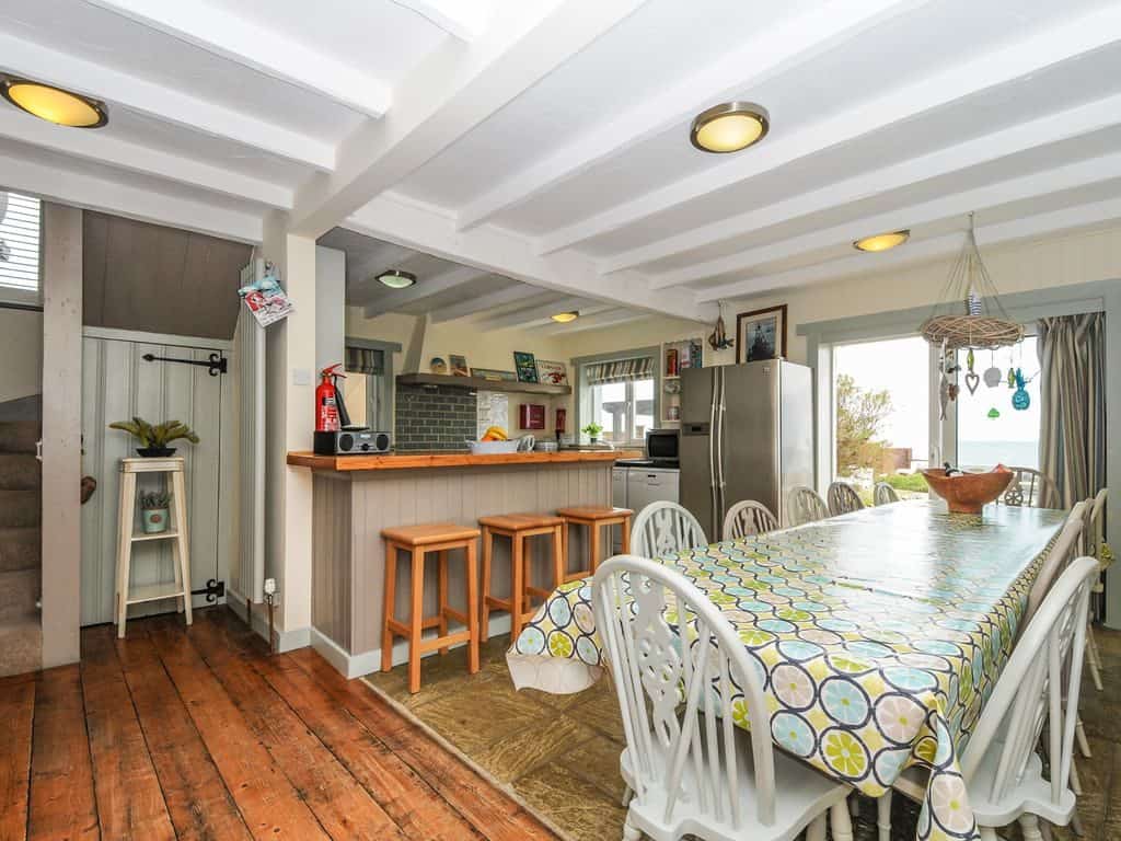 selsey-beach-house-dining-area-2