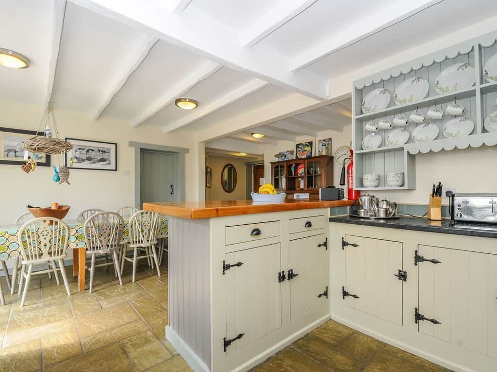 selsey-beach-house-kitchen-1