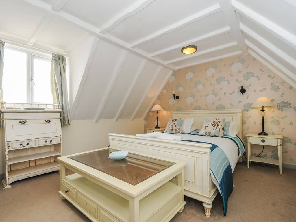 selsey-beach-house-upstairs-bedrooms-12